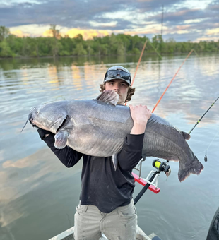 Chase the big Catfish catch on James River!